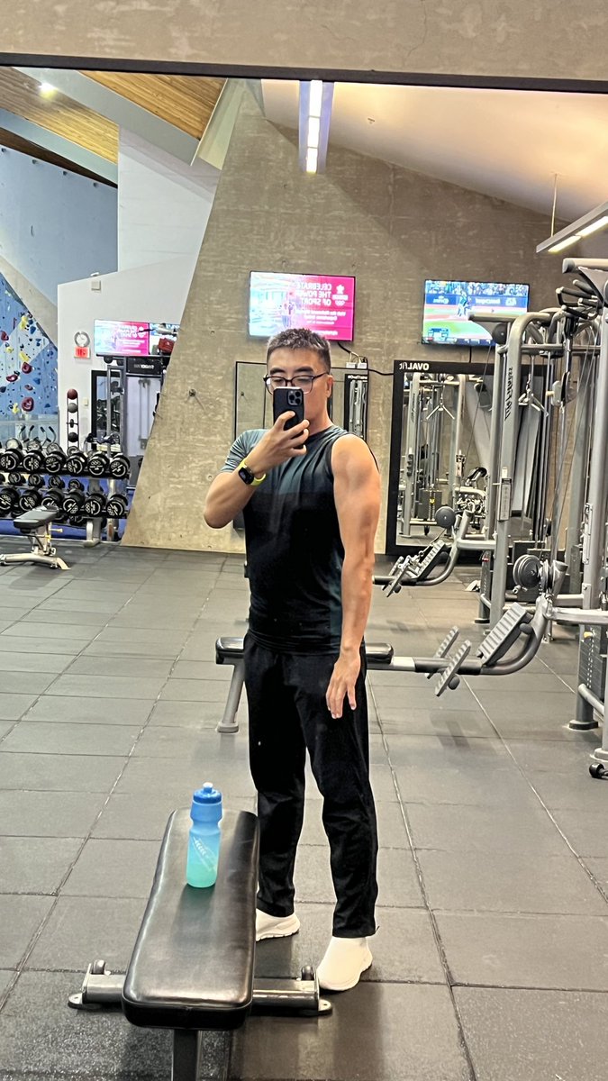 Billy90280847's tweet photo. 冬天没法去骑车了 就先在健身房蹬20公里 把心率拉起来当热身吧
冬天又开始恢复撸铁养膘了 https://t.co/EwGEUo8bgt