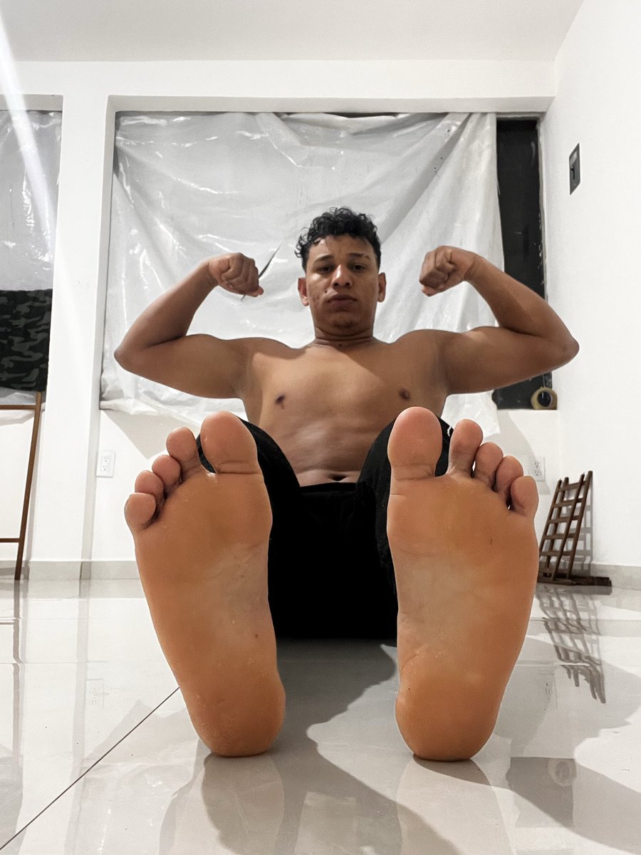 FeetMasterSmith's tweet image. What do you say, submissives? Are we coming back again?
🦶🏽🦶🏽
🏧🏧
🤑🤑
 #malefeet #cashmaster #footmaster #paypig #alphafeet #malefindom