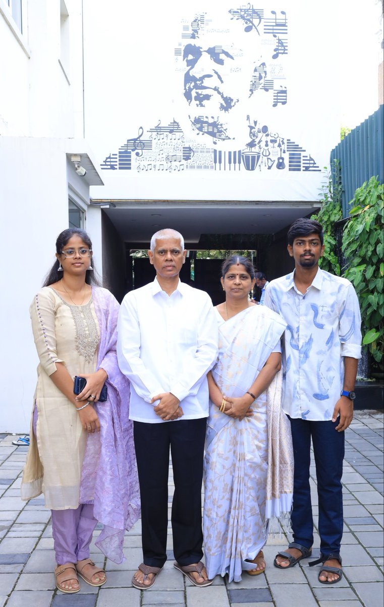 #Mylanji Producer <a href="/ajayarjuncinema/">ajayarjunproductions</a> met Symphony Selvan #Isaignani <a href="/ilaiyaraaja/">Ilaiyaraaja</a> and received blessings! 🎞️🥁

ICYM #MylanjiTeaser ▶️ youtu.be/r-c5ooWEBss 

#மைலாஞ்சி 

Directed by #AjayanBala <a href="/ajayanwordstar/">ajayan bala</a>

#Vetrimaaran <a href="/Sreeramkarthick/">actor SriRam Karthick</a> #Munishkanth #Singampuli