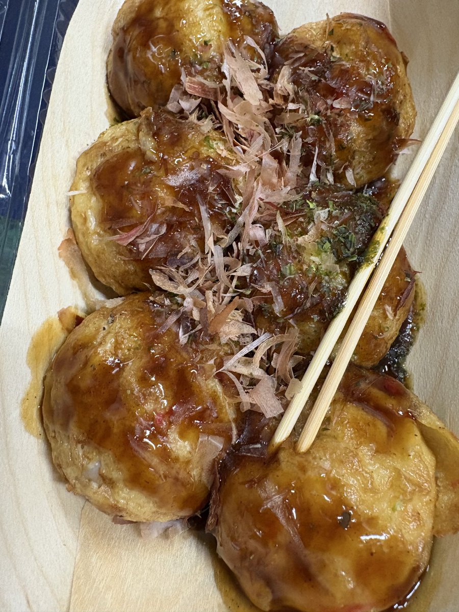 こんにちは〜😊
本日１０月１３日月曜日
連休最終日ですね
ゴー愛西市では
本日１３時より
焼きそばブースとキッチンカーが
来てくれてます。
何気に焼きそばブースには
フランクフルトもあり結構人気です。
さっそくお昼ご飯に
たこ焼きを食べました。
本日もよろしくお願いします。
#ゴー愛西店