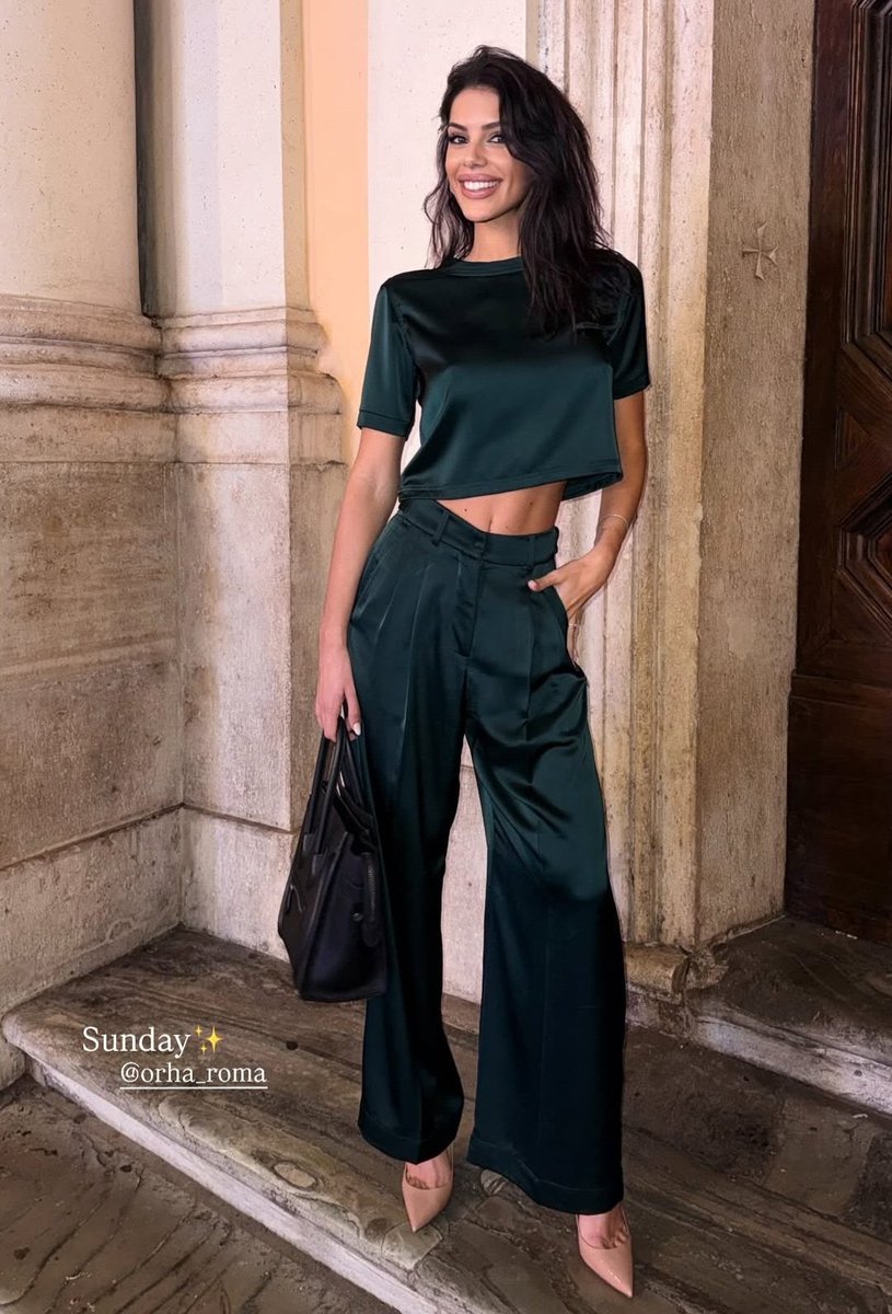 È proprio vero che lei ha una luce pazzesca che la rende veramente bellissima e con questa meravigliosa luce vi auguro una serena giornata, buongiorno #fiorde!!!  🫠🫠✨️✨️🥰🥰🌸🌸🌈🌈🍀🍀