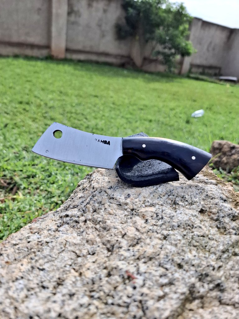 emmalumu23's tweet photo. Looking for handmade knives @BambaForge is here for you https://t.co/HrSn5jpIUP