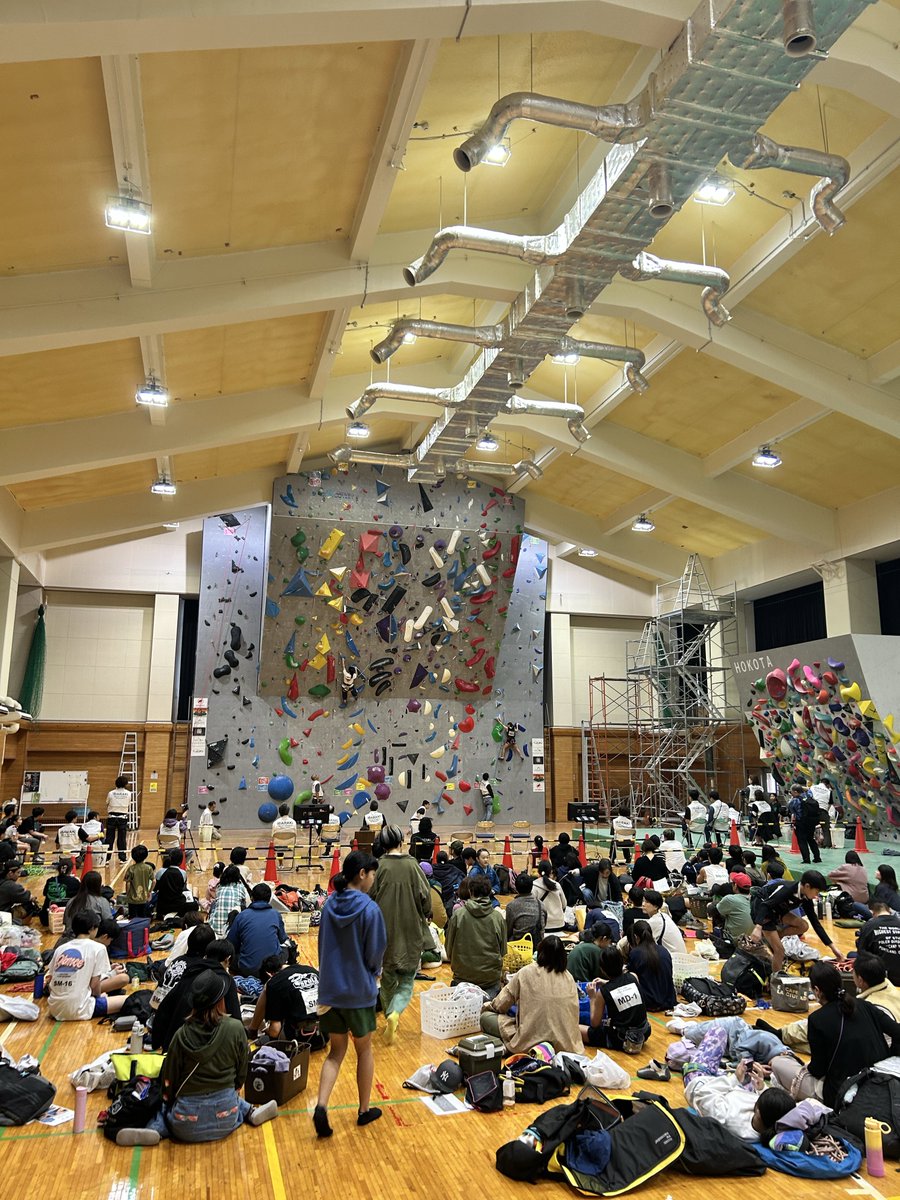 timmyaoki's tweet photo. 坂場杯のルートセットをさせて頂きました。
初めての大会セットでしたが、良い勉強になりました。大会関係者の皆さん、お世話になりました。
大会ではスポーレのスクール生も参加していてたくさん賞状もらいましたね✨みんなすごい良い登りでした〜
自分も頑張らねば！と思った1日でした。 https://t.co/IHw9rOwzkr