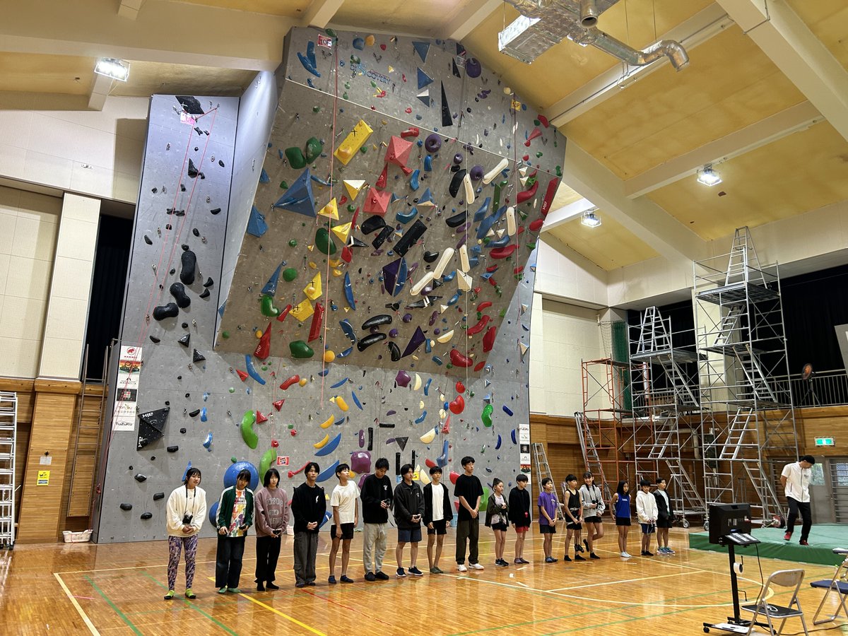 timmyaoki's tweet photo. 坂場杯のルートセットをさせて頂きました。
初めての大会セットでしたが、良い勉強になりました。大会関係者の皆さん、お世話になりました。
大会ではスポーレのスクール生も参加していてたくさん賞状もらいましたね✨みんなすごい良い登りでした〜
自分も頑張らねば！と思った1日でした。 https://t.co/IHw9rOwzkr