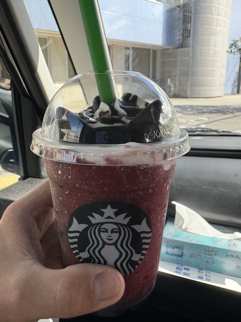 Souga_aaa's tweet photo. スタバ新作アサイーベリーフラペチーノ(●´ω｀●)
ベリーの甘酸っぱさでスッキリ！(*´Д｀*)
クランチゴリゴリで食べ応えアリ！＼( 'ω')／ https://t.co/Penu5C9mc9