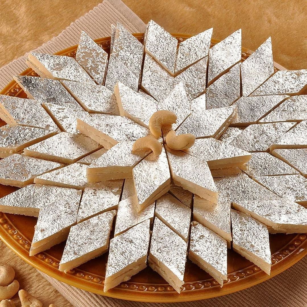 Rassmalai_'s tweet image. Most overrated sweet in India with wrost taste nd 0 lovers :
Me : kajukatali 👀