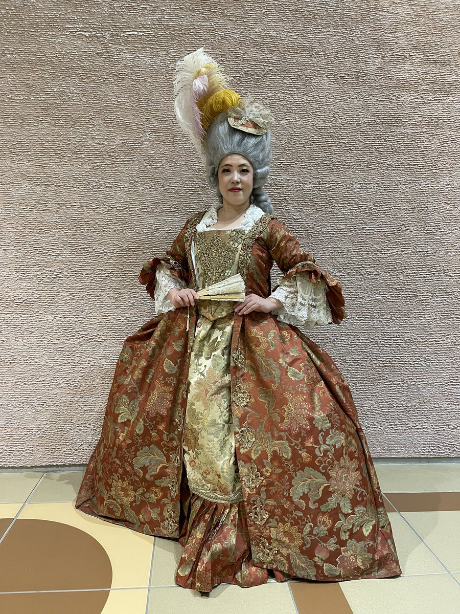 浪漫衣装展・図録　19世紀の服飾の貴重な写真資料　特別出展宮廷衣裳の写真付き 浪漫衣装展・図録 19世紀の服飾の貴重な写真資料 特別出展宮廷衣裳の