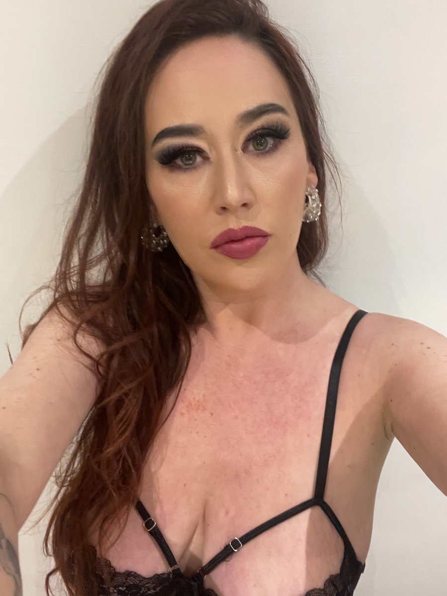 lola Jade lipsnips tweet media