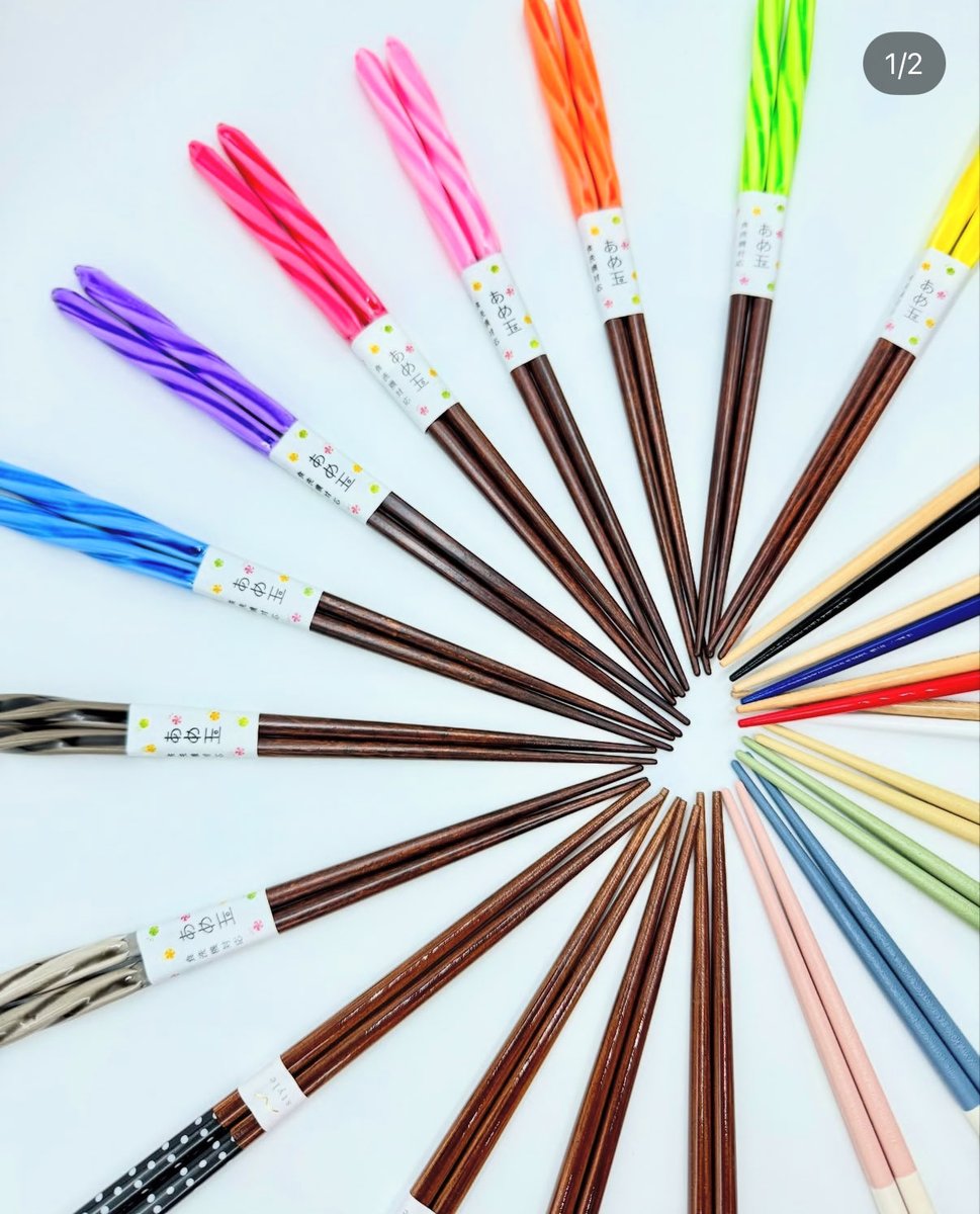 SnowManが使ってるという事でこちらの箸がバズってるみたいですが、
うちの陶美苑に沢山あります（笑）
お好きな柄をどうぞ‼️