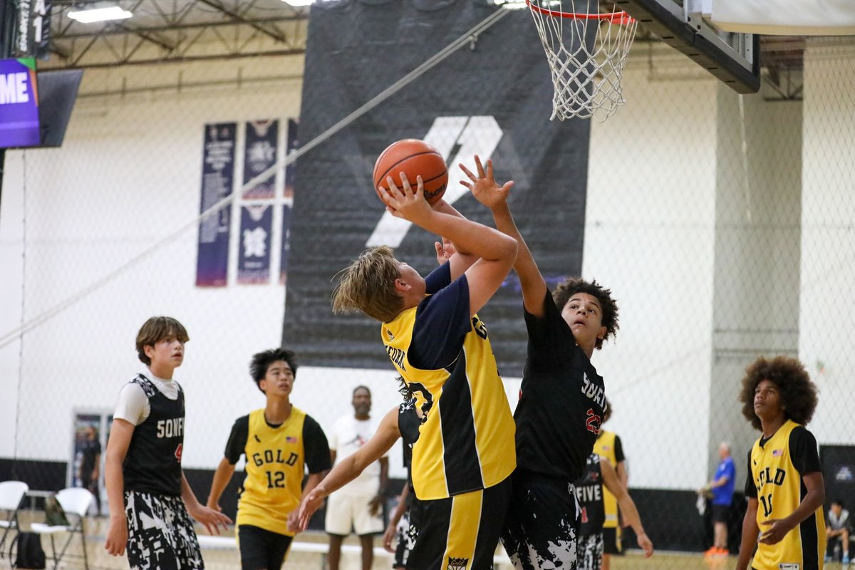 Enjoyed watching our good boy play some hoops this weekend. ❤🏀