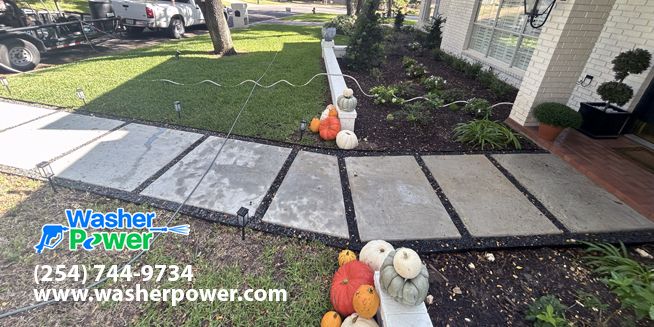 WasherPower's tweet image. Is your walkway looking like a ghastly mess? 🎃 Cobwebs and creepy crud got you down? Washer Power is your neighborhood grime-buster! We'll make your home sparkle for all the Halloween festivities.

Get your FREE quote today!
📞 (254) 744-9734
🌐 washerpower.com