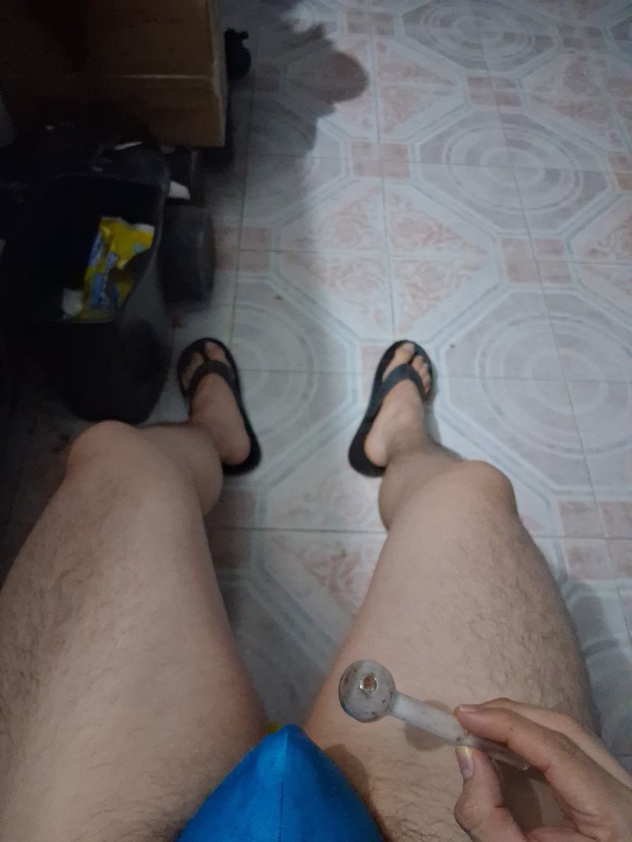 Markoayala69's tweet photo. Esta noche nos vamos a portar mal la lujuria el morbo el olor a patas y  a berga!!!!!! Cdmx quien me acompaña a fumar rico https://t.co/5ApW2wBZ7Y