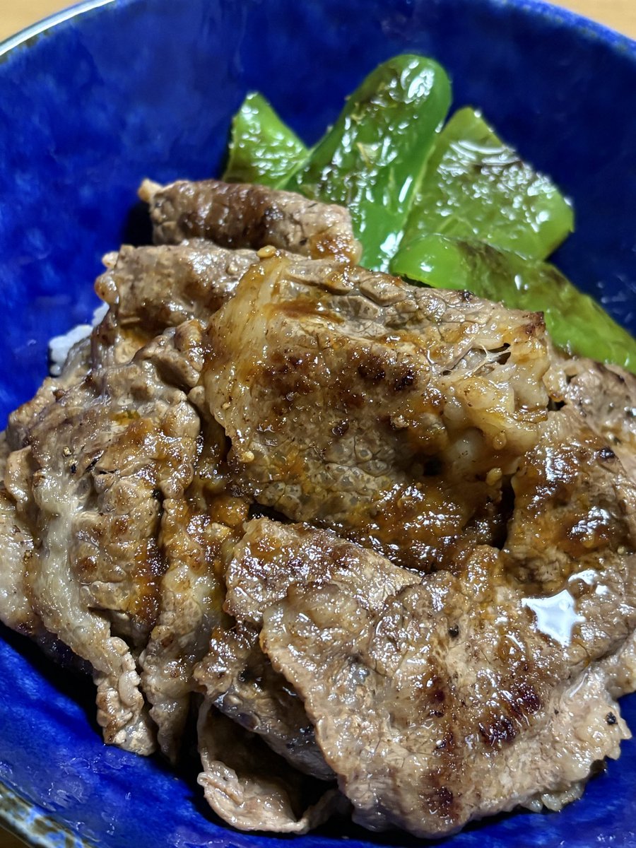 ⑅︎◡̈︎こんにちわぁぁぁ〜ﾜ¨̮

職場の人に松茸あるかも言われ
同行したら🥺収穫0️⃣
あるわけ無いしʬʬʬʬʬ

実写と彩空フィギュア コラボ😆
流れてくるTLは…みんな
富豪級の外食　羨ましい😳
ウチは…牛肉切り落とし丼
自炊で我慢ꉂ🤣𐤔

ニコッとシェア✨🤝
名古屋はまだ30℃💦