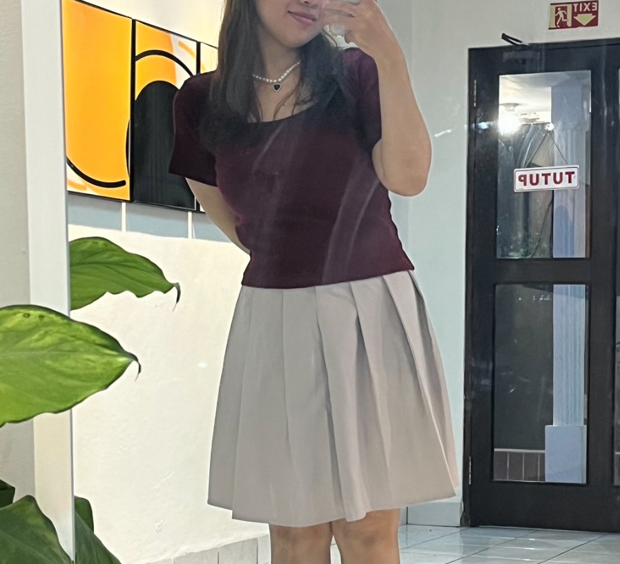 eaudedaisy's tweet photo. Aku sendiri pernah beli yang square neck warna maroon, cakep banget guys bahannya ademm bgt dan fit body https://t.co/6kEjHsCEUM