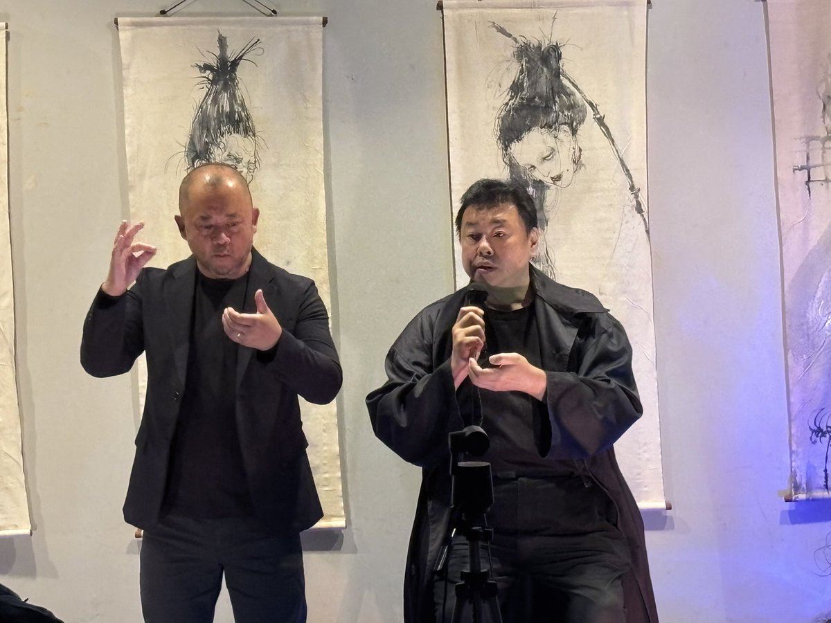 syuwarunrun's tweet photo. 手話と怪談のコラボ企画
怪を聞く談を見る
たくさんのご来場ありがとうございました
設営で至らない点が多々ありましたが
怪談師と手話表現者の舞台
怪談を聞いたことのない方にも
怪談を知って頂くきっかけに
手話に詳しくない人にも手話に興味を持つきっかけになれば嬉しいです
#手話
#怪談 https://t.co/IZ708LNSGL