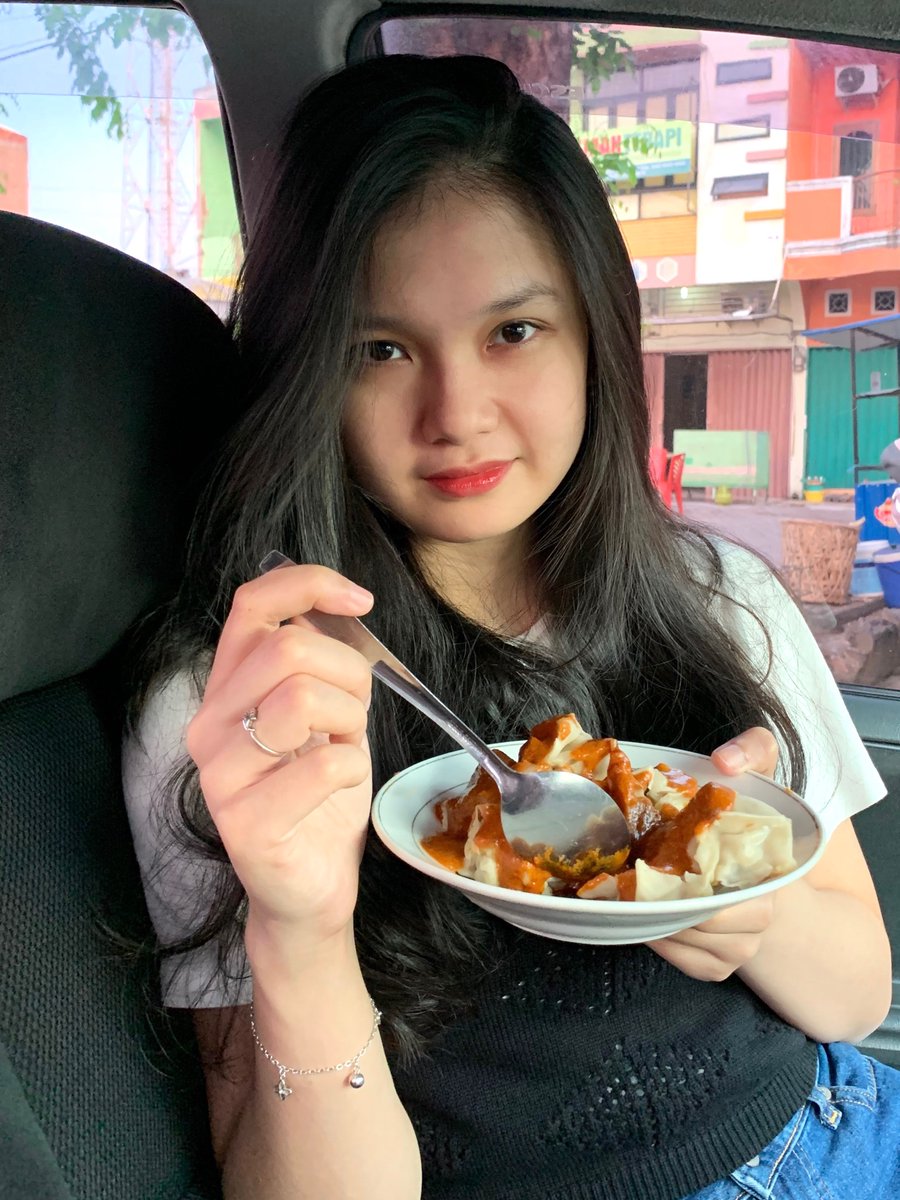 Makan siang dulu Mas, mbak ,kak, adek semuanyaa, Selamat makan...