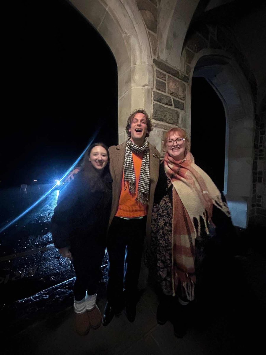 thegubenews's tweet image. 📸: Matthew Gray Gubler with fans in New York on Sunday night, October 2025!
