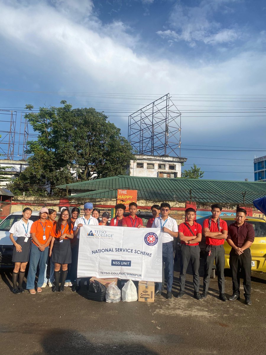 NssTetso's tweet photo. The Tetso NSS Units commemorated NSS Day with a meaningful act of service, reflecting the true spirit of the NSS motto, "Not Me, But You."
As part of the observance, the volunteers prepared food packs and distributed them to underprivileged individuals at Dimapur Railway Station. https://t.co/Kd8fOl9d8W