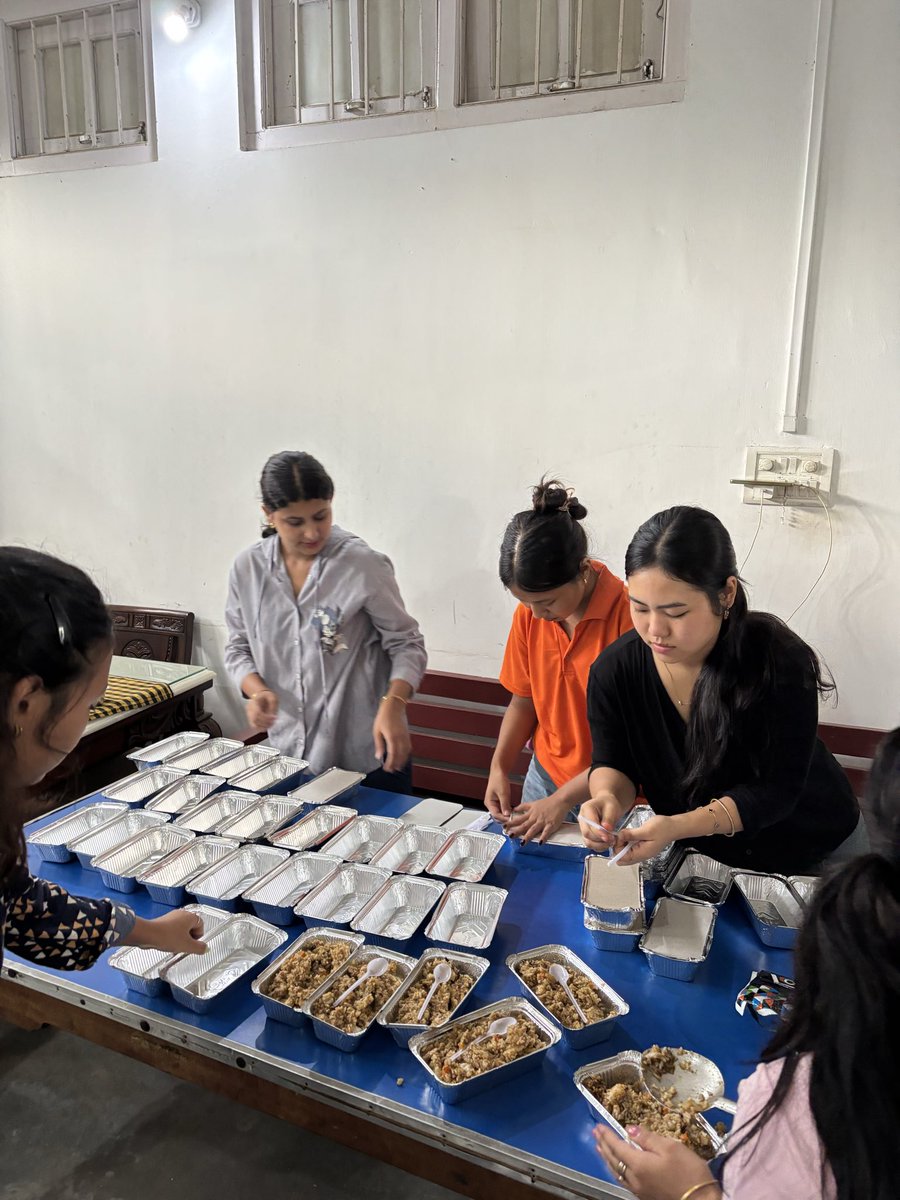 NssTetso's tweet photo. The Tetso NSS Units commemorated NSS Day with a meaningful act of service, reflecting the true spirit of the NSS motto, "Not Me, But You."
As part of the observance, the volunteers prepared food packs and distributed them to underprivileged individuals at Dimapur Railway Station. https://t.co/Kd8fOl9d8W