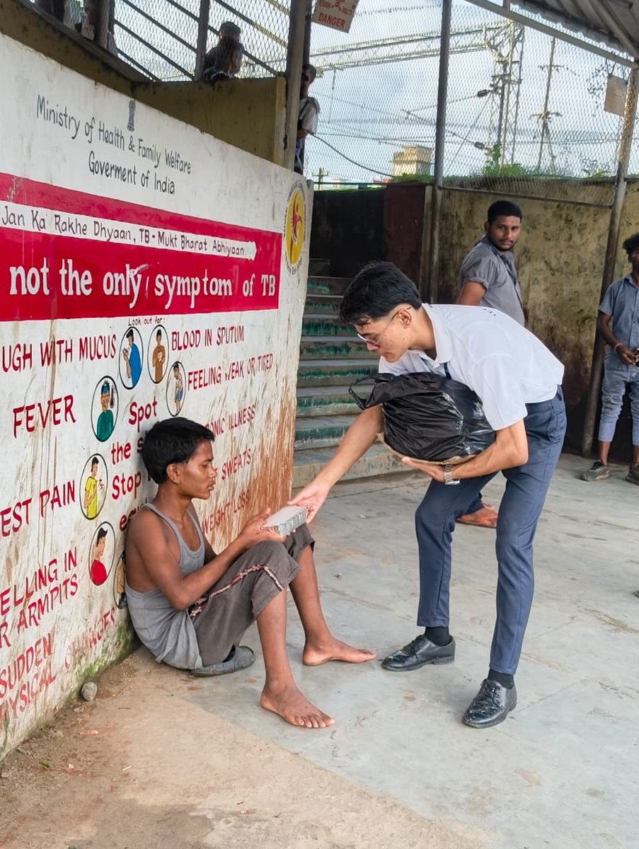 NssTetso's tweet photo. The Tetso NSS Units commemorated NSS Day with a meaningful act of service, reflecting the true spirit of the NSS motto, "Not Me, But You."
As part of the observance, the volunteers prepared food packs and distributed them to underprivileged individuals at Dimapur Railway Station. https://t.co/Kd8fOl9d8W