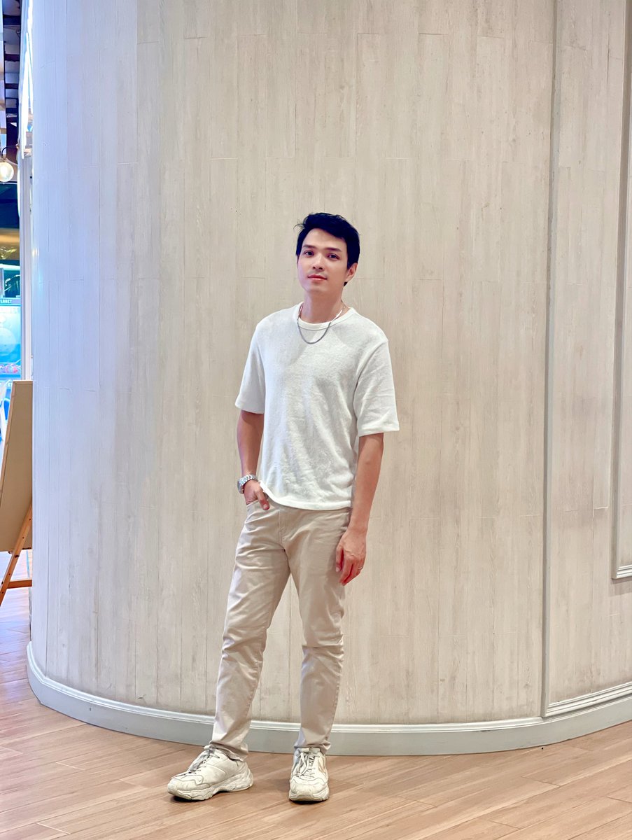 เก๊กหล่อซักวันนะครับ 😘