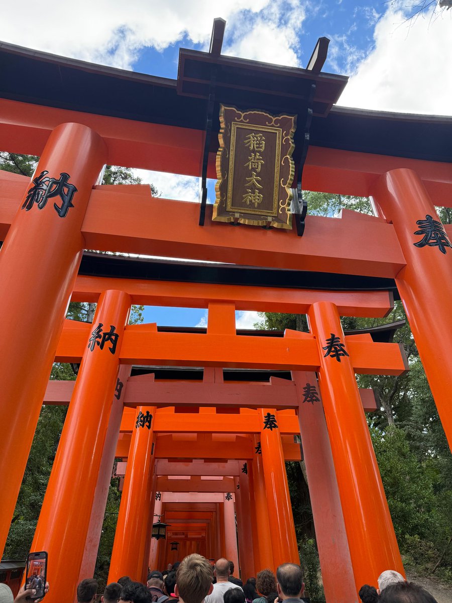 Fushimi Inari Shrine at #Kyoto, Japan.. amazing.. 👍👍