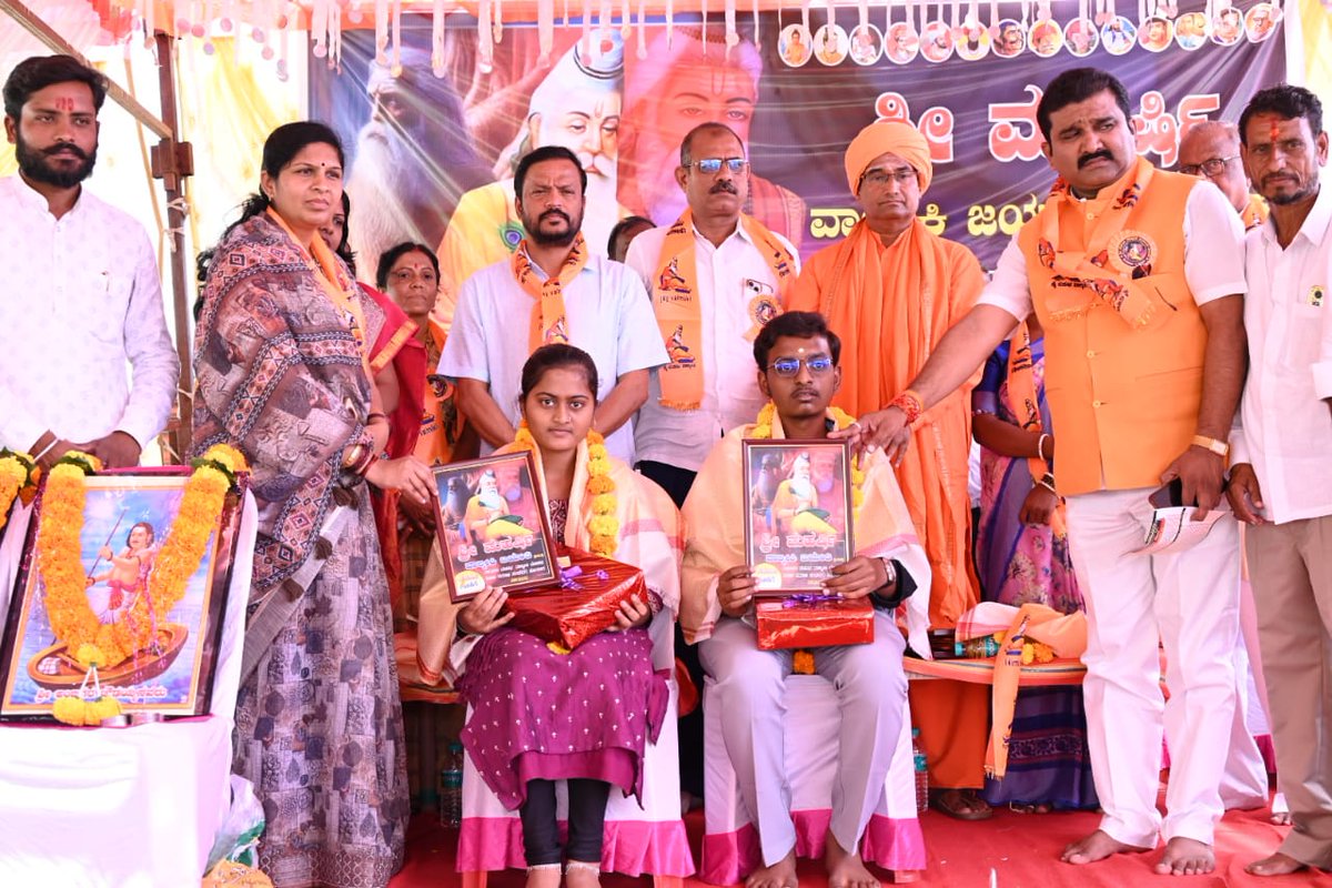 MLCvijaysingh's tweet image. ನನ್ನ ಮತ ಕ್ಷೇತ್ರದ #ಹುಲಸೂರು ಗ್ರಾಮದಲ್ಲಿ ಶ್ರೀ ಆದಿಕವಿ ಮಹರ್ಷಿ ವಾಲ್ಮೀಕಿ ಜಯಂತಿ ಕಾರ್ಯಕ್ರಮದಲ್ಲಿ ಭಾಗವಹಿಸಿ ಮಾತನಾಡಿದೆ.ಈ ವೇಳೆ ಪೂಜ್ಯ ಶ್ರೀ.ಡಾ ಶಿವಾನಂದ ಮಹಾಸ್ವಾಮಿಗಳು,ಪೂಜ್ಯ ಶ್ರೀ ಸಮರ್ಥ ಸದ್ಗುರು ಗುರುರತ್ನಕಾಂತ ಶಿವಯೋಗಿಗಳು ಹಾಗೂ ಬ್ಲಾಕ್ ಕಾಂಗ್ರೆಸ್ ಅಧ್ಯಕ್ಷರು ಸೇರಿದಂತೆ ಮುಖಂಡರು ಉಪಸ್ಥಿತರಿದ್ದರು.
#Basavakalyan…