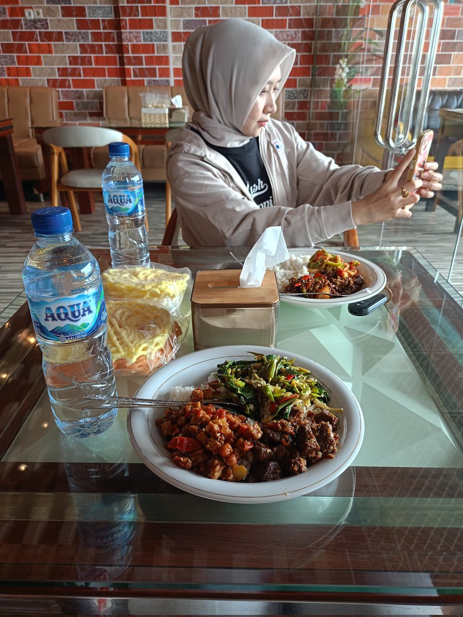 Perdana makan daging rusa. Manteppp!