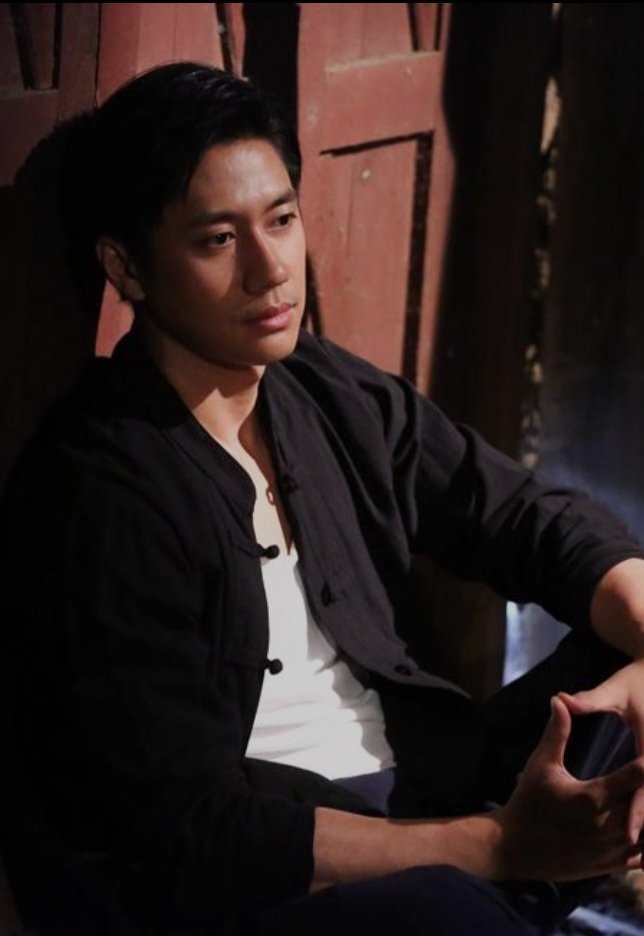 Je_taime888's tweet photo. เล่นอีกๆ​ ชอบให้ด้อมครึกครื้น​ ชอบให้หน้า​ ทล​ เต็มไปด้วยแจ​ม อยากเห็นรูปที่แต่ละคนคิดว่าหล่อด้วยค่า​ มาเล่นกันเยอะๆ​ น๊าา​ ชื่นใจจจดี❤️

📷รูปที่คิดว่าหล่อที่สุด▶️
🌙น้องแจม➡️ใบหน้าคม​ จมูกโด่ง​ คิ้วเข้ม​ ดวงตาเด่นเป็นประกายสวย​ ปากอวบอิ่มรูปกระจับ​ ต้นคอสวย​ แสงเงาดี​ หันหน้าได้องศา​ ชอบรูปนี้เพราะเค้าหล่อสังหารมาก🎉

✂️อาจิว➡️หล่อ​ เท่​ เข้ม​ ขรึม​ ตาเศร้า​ พูดน้อย​ แต่มีเสน่ห์​ เหมือนคิดอะไรในใจอยู่ตลอดเวลา​ ดูดุๆ​ แต่ก็แฝงความอ่อนโยนไว้​ ชอบรูปนี้เพราะเค้ามีอะไรน่าค้นหาดี😎

😎หมวดแดน➡️สายตามุ่งมั่น​ นัยตาแอบมีน้ำตาคลอๆ​ ดูจริงจัง​ ดื้อ​ มุทะลุ​ ตรงไปตรงมา​ ชอบรูปนี้เพราะใส่ชุดตำรวจนอกเครื่องแบบได้อย่างเท่​ ดูมีความเป็นหมวดแดน​จริงๆ 😎

😊ติณห์➡️อบอุ่น​ ใจดี​ ยิ้มหวาน​ ตาหวาน​ อ่อนโยน​ ละมุน​ รอยยิ้มมีเสน่ห์ชวนฝันมาก​ ชอบรูปนี้เพราะเค้าสมกับเป็นครูพละ​ เป็นน้าของหลาน​ เป็นคนรักของฌาน​ และเป็นเด็กน้อยของคุณย่า🥰

❤️ไม่ว่ารูปไหน​ก็รักแจมนะคะ❤️

#แจมรชตะ​ @RachataJam