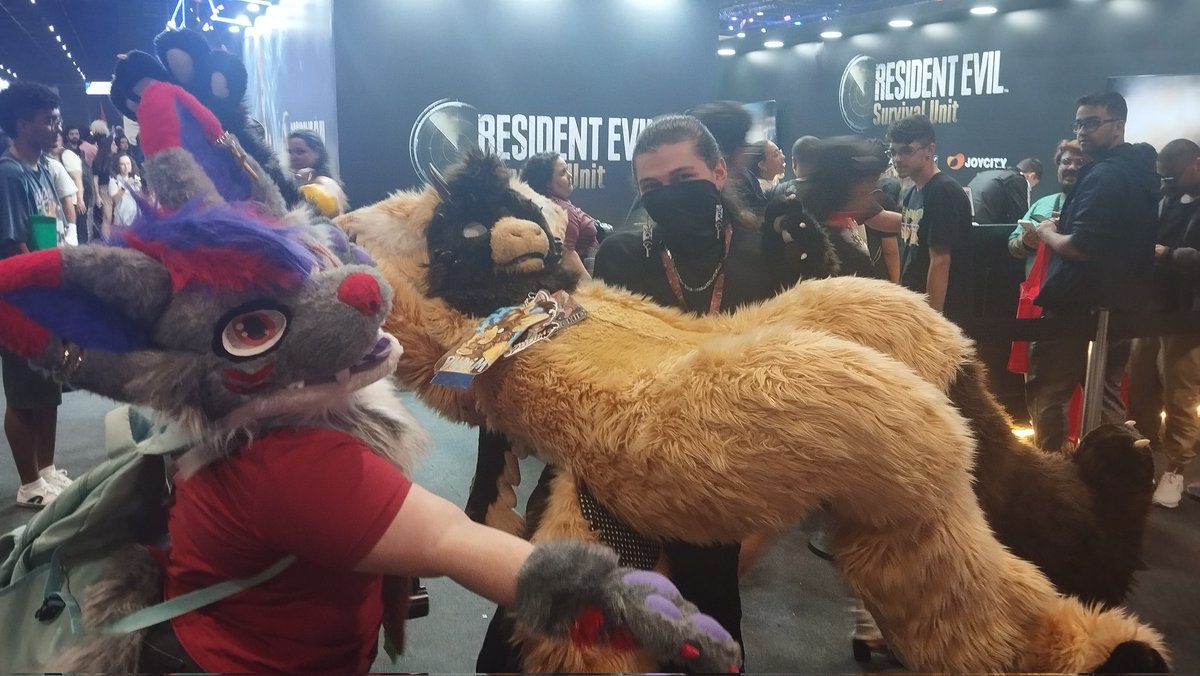 SrCoffeee_'s tweet photo. Do you think I forgot about you? @confusionfoxy There's no point in being cute and squeeeeqing , I CAN CARRY YOU!
#BGS25 
#ICanCarryYourCosplay https://t.co/JzVHX0Yg8n