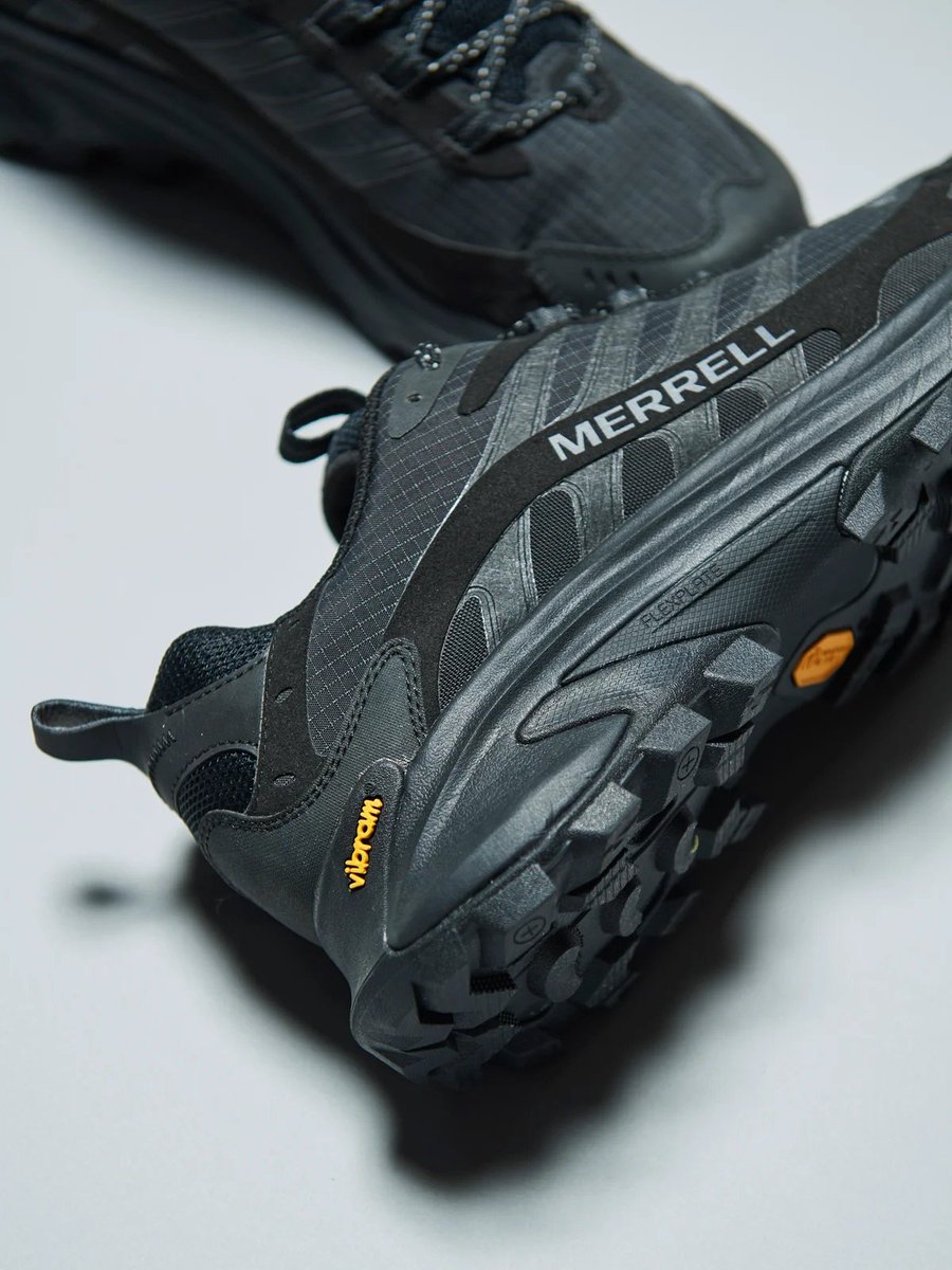 街中でMerrell履いてる人見ると、「おっ」ってなる。

自分にとっても欠かせない1軍スニーカーで、雨の日とかアウトドアのときはMOAB SPEED 2 GTXが第一選択のひとつ。