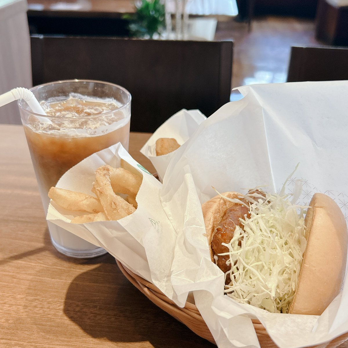 4店舗回って2点しか買えなかった後に食べるモスバーガーはしょっぱいです🥲

な、泣いてなんかないやい‼︎

その間に1500円と2000円と3000円利益売れましたアリガトウゴザイマス🥷✨

ちょっと休憩したら、1点出品&amp;電脳して次の店舗向かいます🔥

予定ではあと3店舗🔥