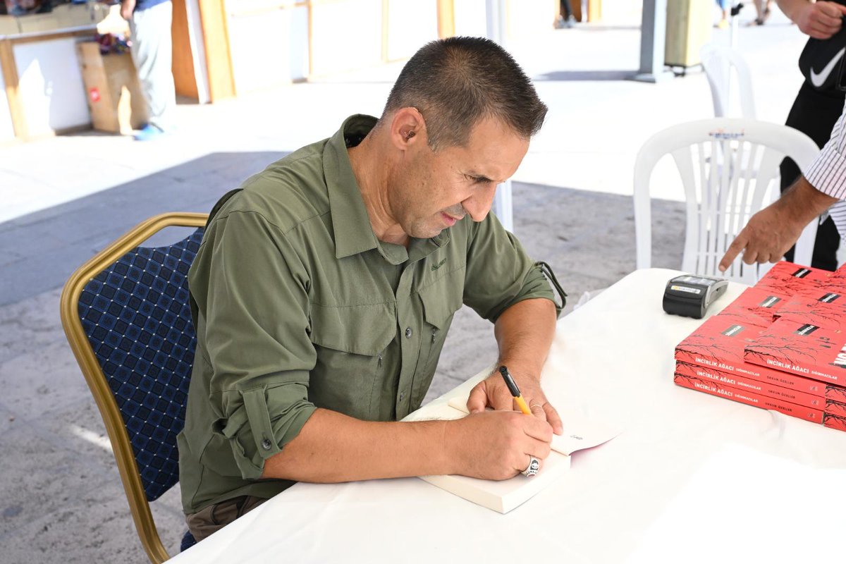 📌Şerefli namuslu TÜRK SUBAYI Orkun Özeller tam 26 Gündür TUTUKLU...       
#OrkunÖzellerYalnızDeğildir #VatanyahutSilivri