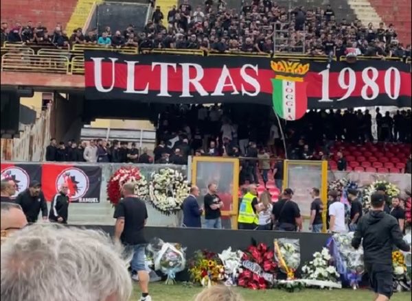 ultras1899_'s tweet image. Foggia, 13 octobre 2024 : Samuel, Michele, Gaetano, trois jeunes #ultras de #Foggia meurent dans un accident de voiture, au retour du déplacement à Potenza. Un quatrième, Samuele, décèdera de ses blessures le 19 novembre à l'hôpital Vito Fazzi de Lecce.
