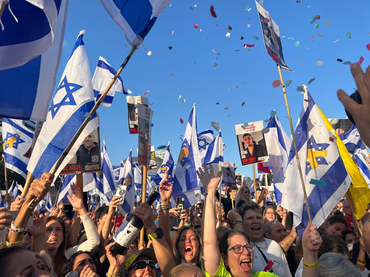 Joy in Hostage Square after the crowd hears that the remaining living hostages have been passed to the Red Cross

📷 Yael Gadot