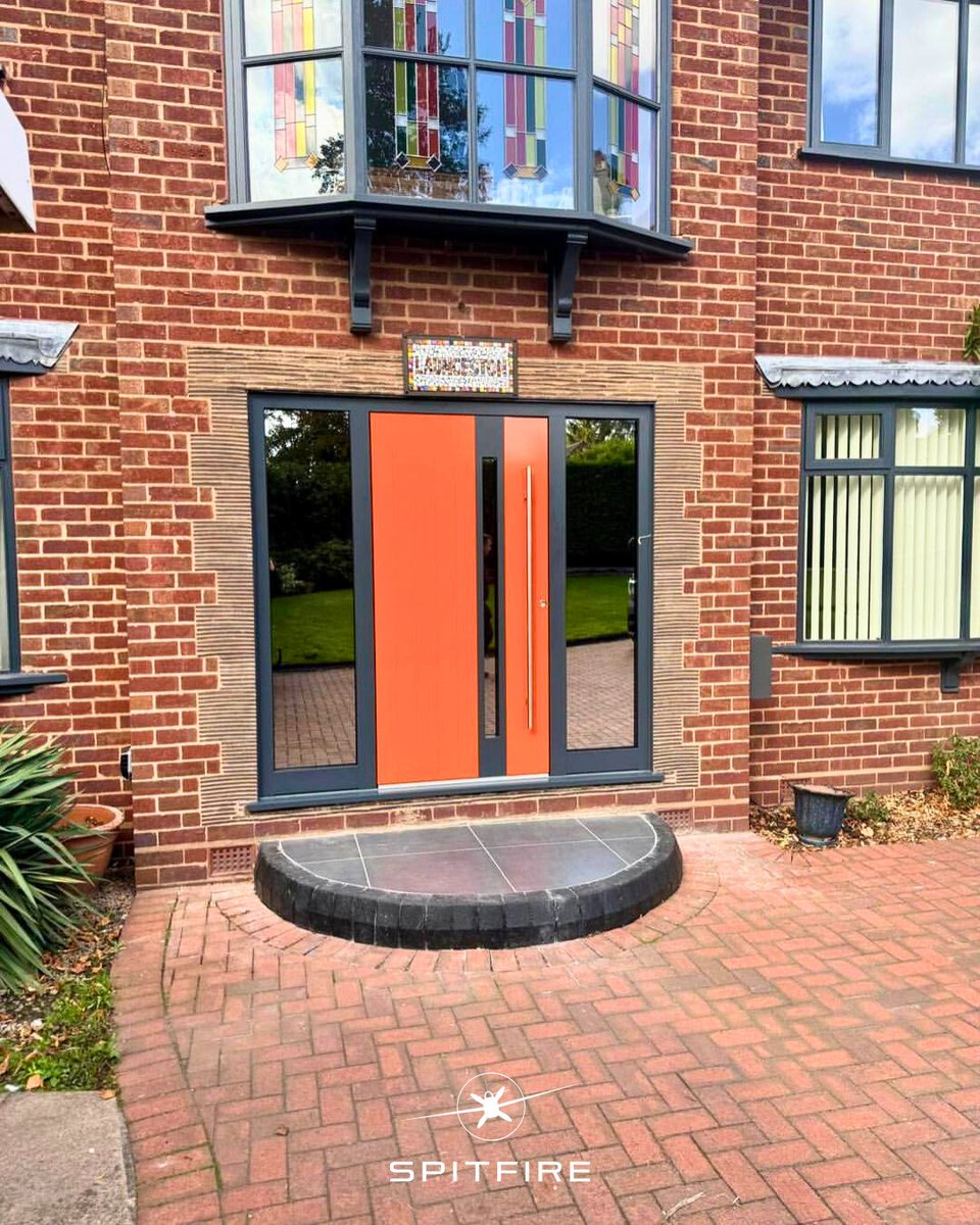 SpitfireDoors's tweet image. A bold entrance in every sense 🔥
Installed by our trusted partners @halesowenwindows - S-500 door.

Where design meets distinction.
🔗 spitfiredoors.co.uk

#SpitfireDoors #S500 #LuxuryEntrance