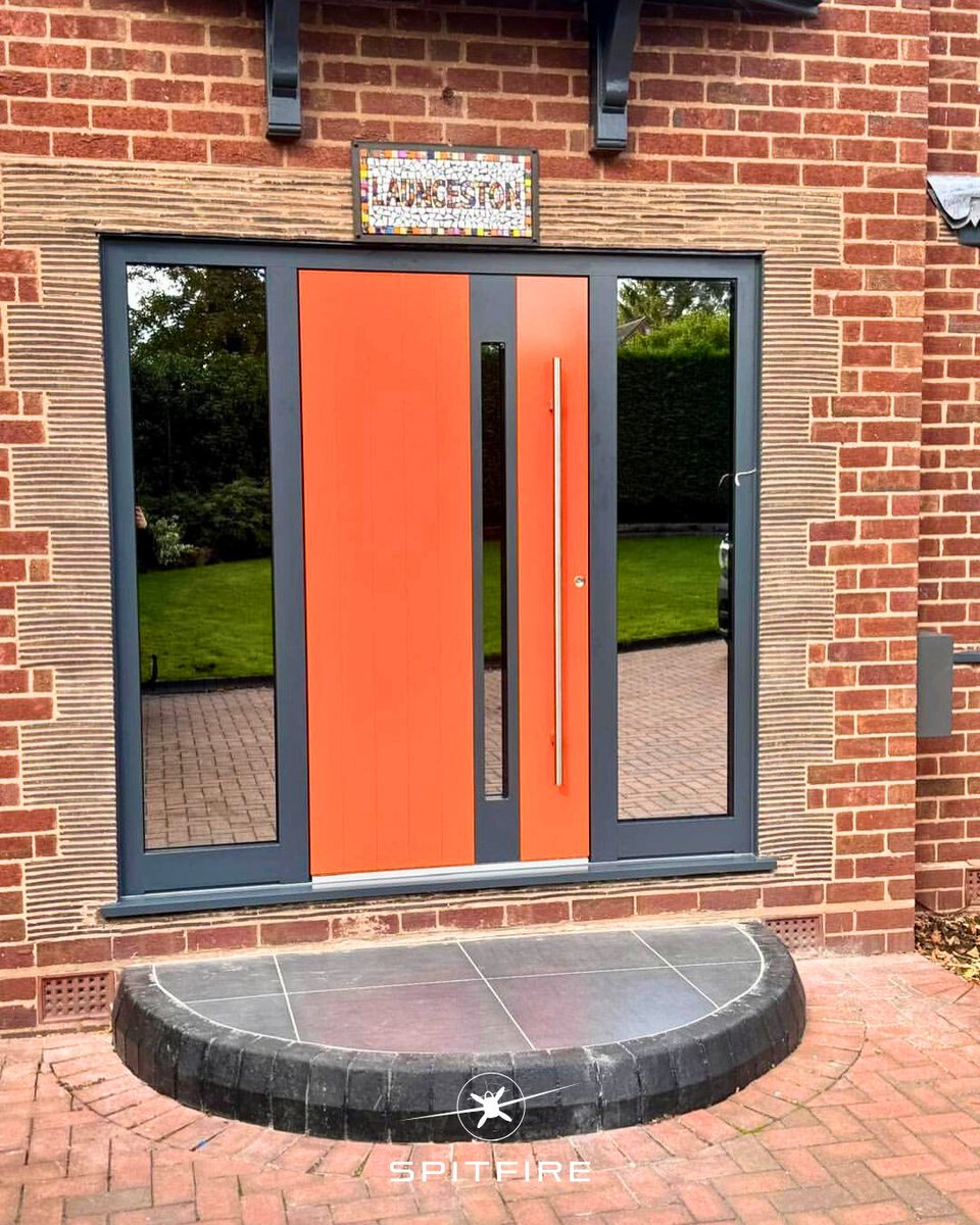 SpitfireDoors's tweet image. A bold entrance in every sense 🔥
Installed by our trusted partners @halesowenwindows - S-500 door.

Where design meets distinction.
🔗 spitfiredoors.co.uk

#SpitfireDoors #S500 #LuxuryEntrance