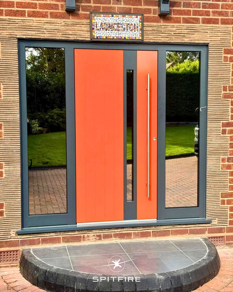 SpitfireDoors's tweet image. A bold entrance in every sense 🔥
Installed by our trusted partners @halesowenwindows - S-500 door.

Where design meets distinction.
🔗 spitfiredoors.co.uk

#SpitfireDoors #S500 #LuxuryEntrance