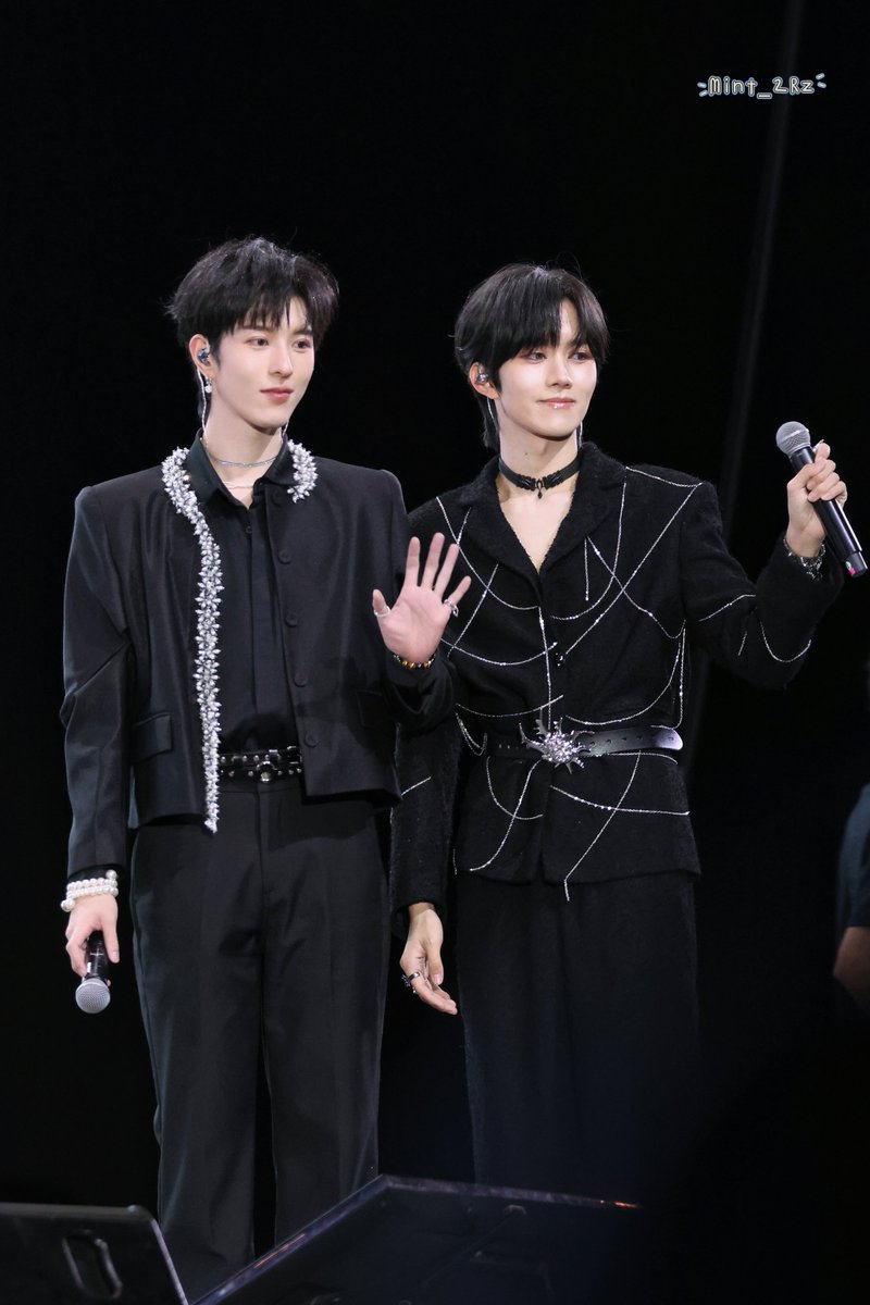 ฟีลงานแต่งมาก 💐💍🫣

#XingQiu #星邱
#D4FerventBKK  #Desire4inBangkok