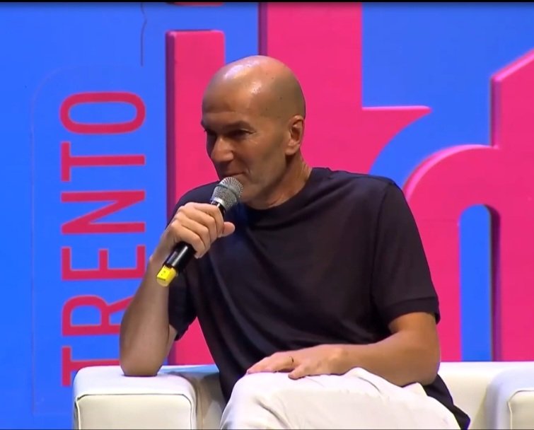 MadridXtra's tweet photo. "If you could choose to go to dinner with one of your players, who would it be?"

🗣 Zinedine Zidane: "Luka Modrić. Yes. Modrić. Kroos too. These guys, so discreet, I like them. They speak on the pitch, outside of it they're calm, with the families. We're very similar." https://t.co/opxak90zKm