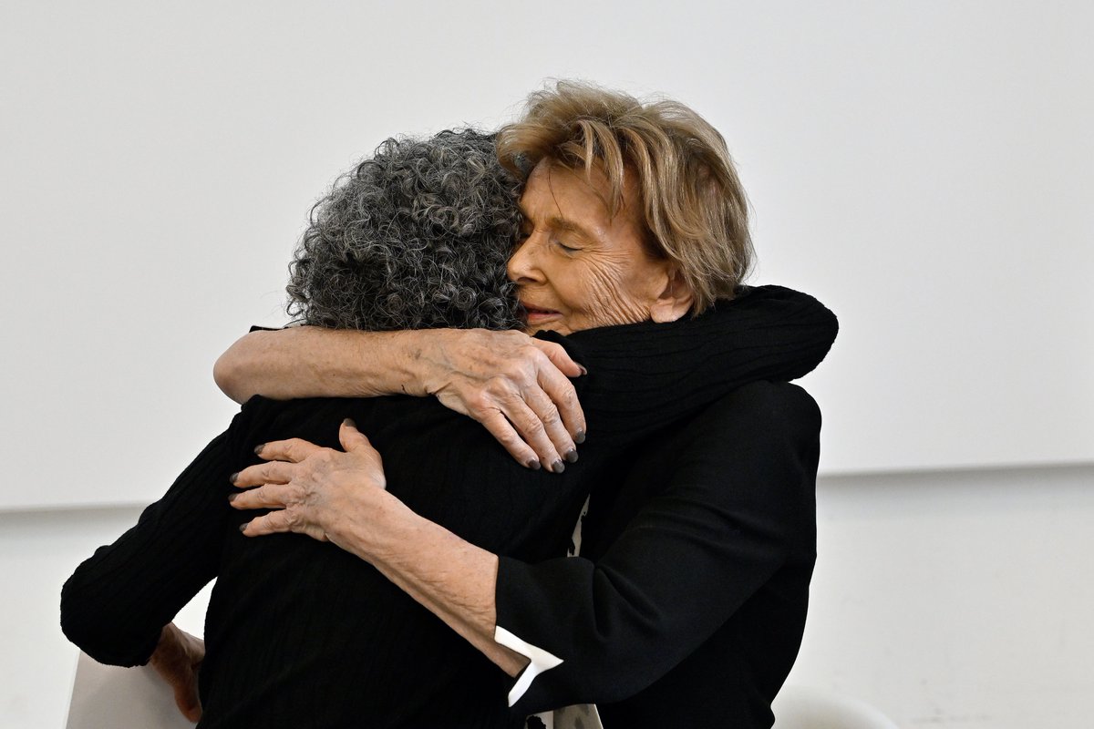 Im April 2024 habe ich Vicky Cohen kennengelernt, deren Sohn Nimrod am 7. Oktober nach Gaza verschleppt worden war. Für eine Ausstellung über die Geiseln war sie in München zu Gast.

Nach über zwei Jahren kehrt Nimrod heute nach Hause zurück. Für diese Freude gibt es keine Worte.