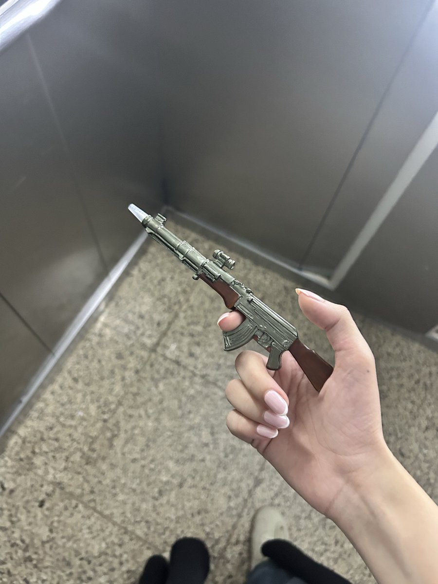 القلم اللي بختبر فيه اربع ميدات ورا بعض