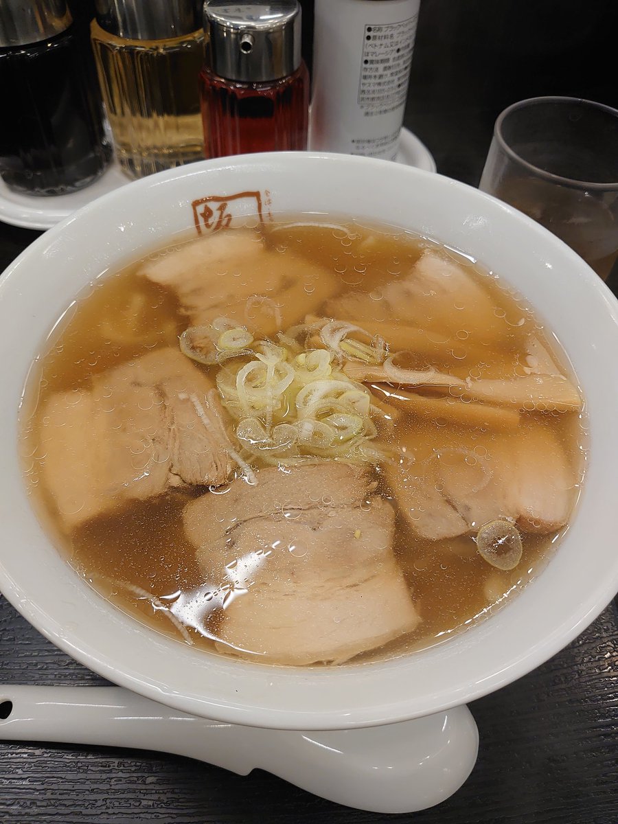 昨日LIVE前に食べた喜多方ラーメン🍜
美味しかった〜😋
ふと思えば外食で今年初ラーメン！！
だんぜん御飯派な私は…たまには、良いかも🍜

#ラーメン