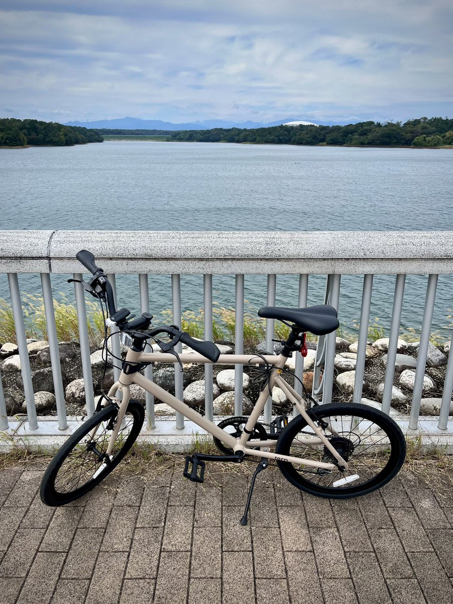 新車が届いたので湖まで試し乗り🚴
ちょっとずつカスタムしたい。
