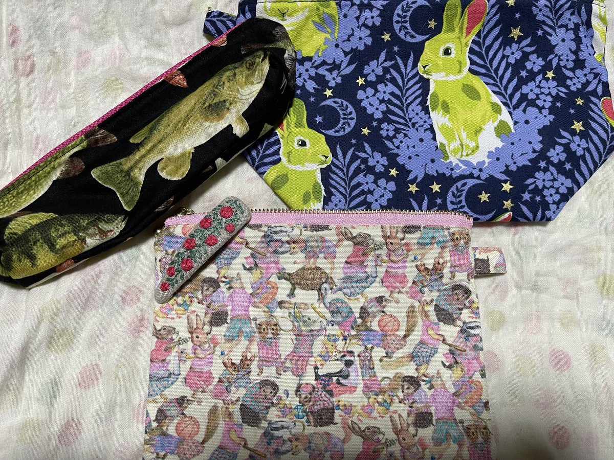Oxql5c0's tweet image. 昨日お迎えした
ポーチUSAコットンうさぎさん
リバティの小動物柄
USAコットンお魚柄
ワークショップのキーホルダー
うさぎさんラスト1だよってお隣ブースのお知り合いの方が、急げって😆✨