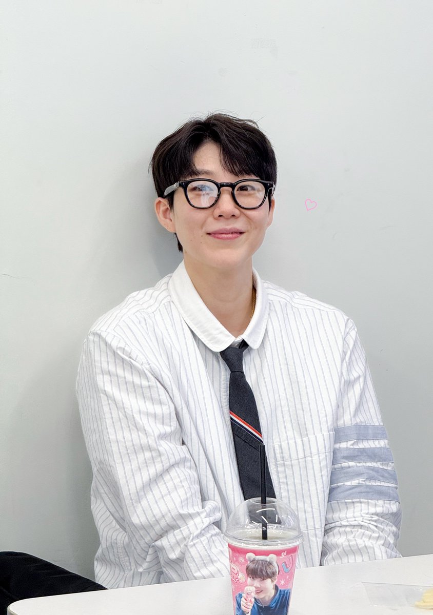 온통 자기를 귀여워하는 사람들에 둘러싸여 부끄러운 소영씨
#이소영