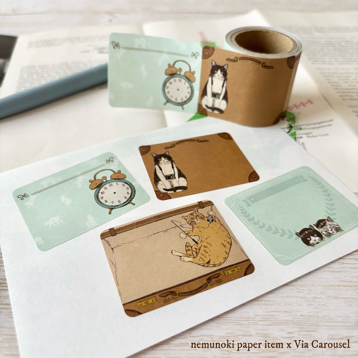 n_e_m_u_n_o_k_i's tweet image. \ new!/
Via Carouselさんとのコラボシリーズ
「世界を旅する猫たち」からロール付箋が登場です!
人気のトランクイラストを盛り込み、実用的でかわいいデザインに仕上げてくださいました
いつも私のイラストが素敵なグッズになって仕上がってくるこの瞬間が大好きです❤️
Via…