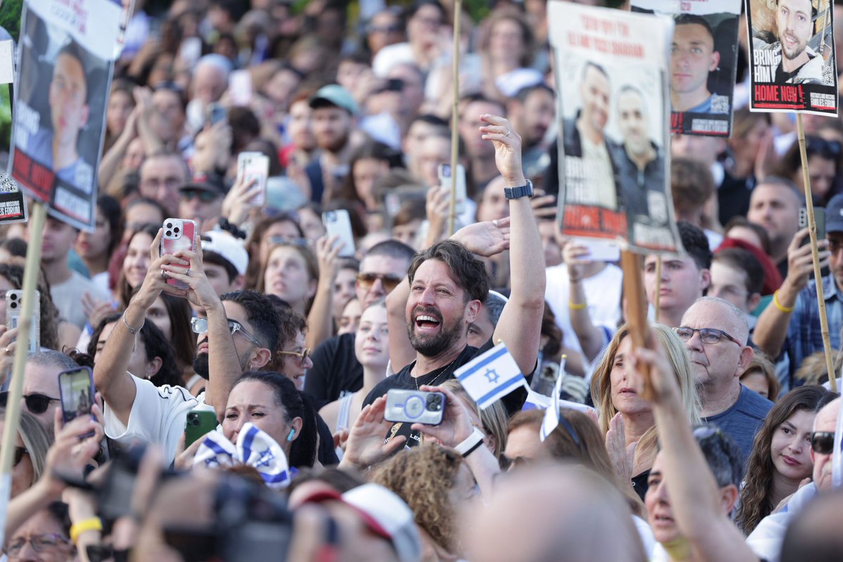 AvivaKlompas's tweet image. Israelis react to hearing that 7 hostages have been freed

📷 Alon Gilboa