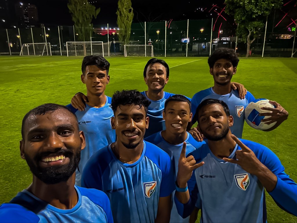 kbfcxtra's tweet image. 🇮🇳 India U23 🆚 Indonesia U23 🇮🇩
👉 Bikash Yumnam, Sumit Sharma, Muhammed Saheef, Vibin Mohanan, Mohammed Aimen, Korou Singh &amp;amp; Sreekuttan MS 🇮🇳
⏰ 18:30 IST
🏟️ Gelora Bung Karno Madya Stadium
🏆 #INTERNATIONALFRIENDLIES 
#IDNIND