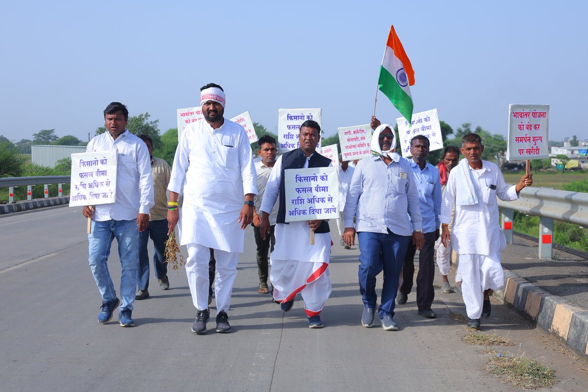 किसी भी देश की असली ताकत उसके किसान और जवान होते हैं....

#किसानअधिकारन्यायपदयात्रा
बदनावर से कलेक्ट्रेट कार्यालय धार 

#mondaythoughts #mondaymotivation 
<a href="/RahulGandhi/">Rahul Gandhi</a> <a href="/jitupatwari/">Jitendra (Jitu) Patwari</a>